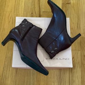 Bandolino wine ankle heeled boots size 8